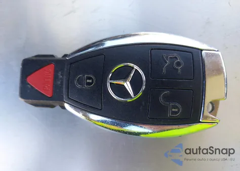 2016 Mercedes-Benz C 300 z USA, uszkodzony, nr VIN 55SWF4JB8GU142249